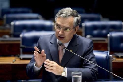 Eduardo Amorim sobre agress�es no aeroporto de Aracaju: 