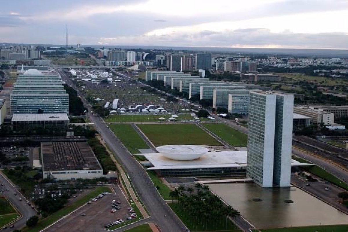 Com a reforma, o governo reduz o n�mero de minist�rios de 32 para 24 (Imagem: Arquivo | Ag�ncia Brasil)