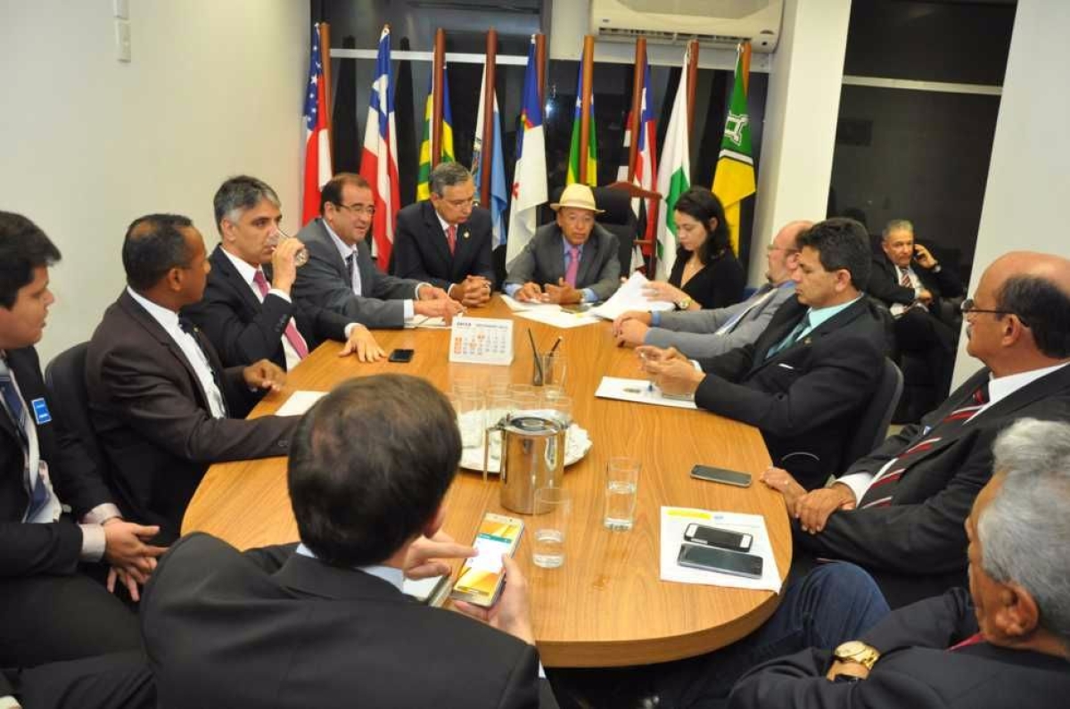 Eduardo Amorim questiona aus�ncia do Governo na reuni�o da bancada federal: 
