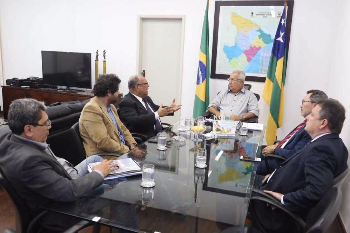 Na reuni�o ficou acertado que o Governo far� o pagamento das horas extras da Pol�cia Militar, Gratifica��o por Atua��o em Eventos (Grae), antecipadamente (Imagem: Jorge Henrique/ASN)