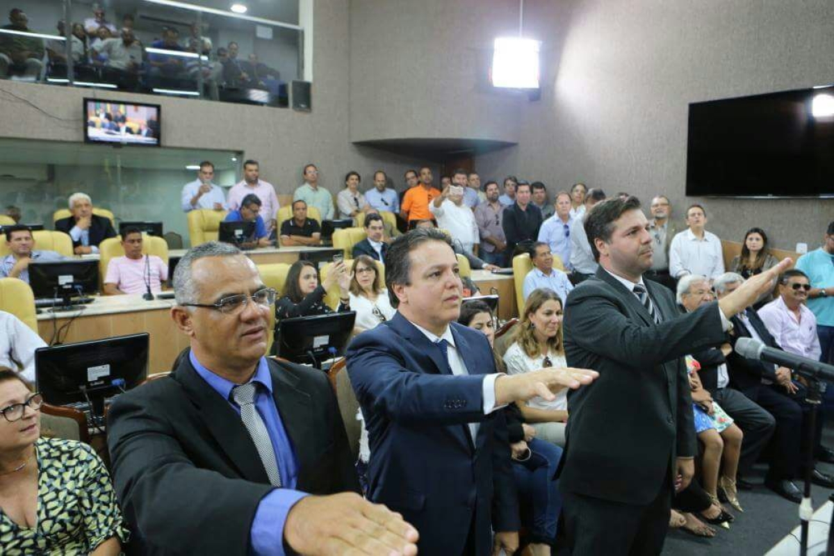 C�mara de Aracaju empossa tr�s novos vereadores (Imagem: Assessoria CMA)