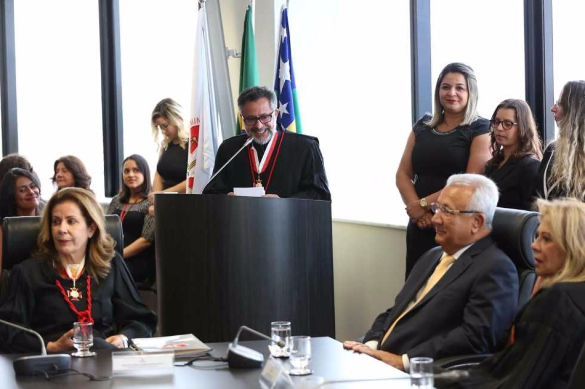 Jackson Barreto participou na manh� desta quinta-feira, 03, da recondu��o de Jos� Rony Silva Almeida ao cargo de procurador-geral de Justi�a do Minist�rio P�blico Estadual (Imagem: Jorge Henrique/ASN)