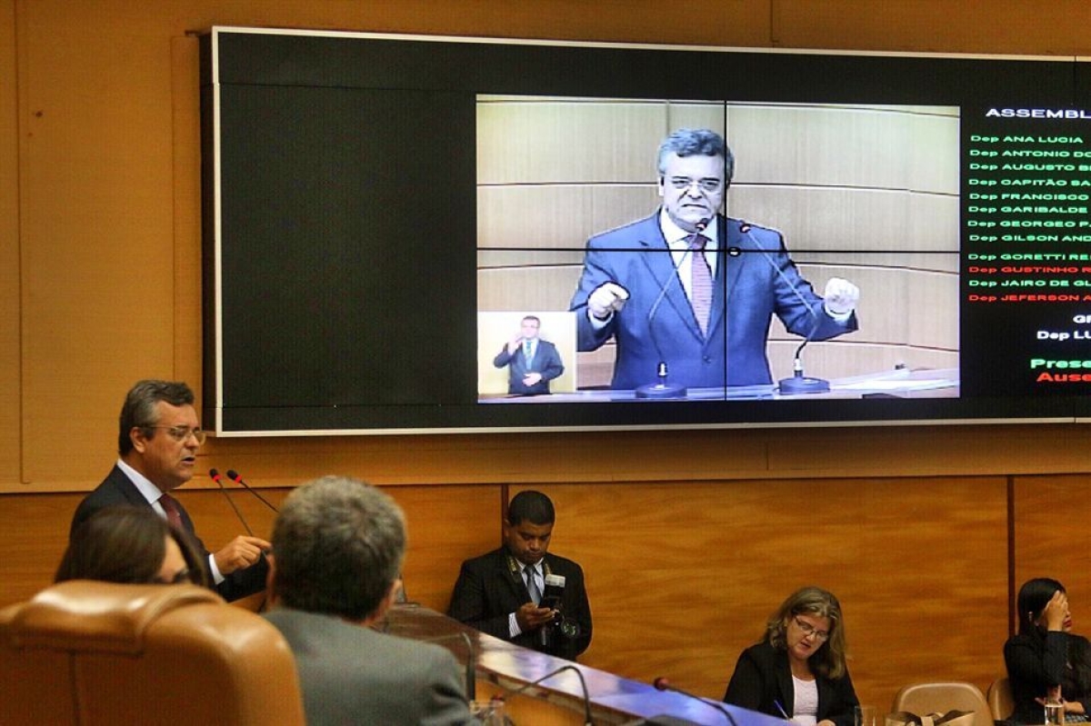 FGTS MELHOR: Pimentel celebra vit�ria dos trabalhadores e projeta ato com sindicatos pra 4 de setembro (Foto: Assessoria de Comunica��o do deputado)